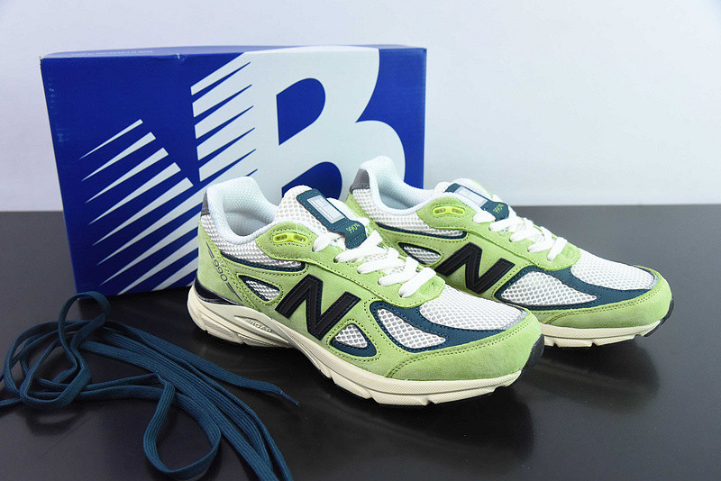 NEW BALANCE SNEAKER