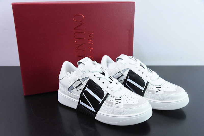 Va1e*ntin0 sneaker