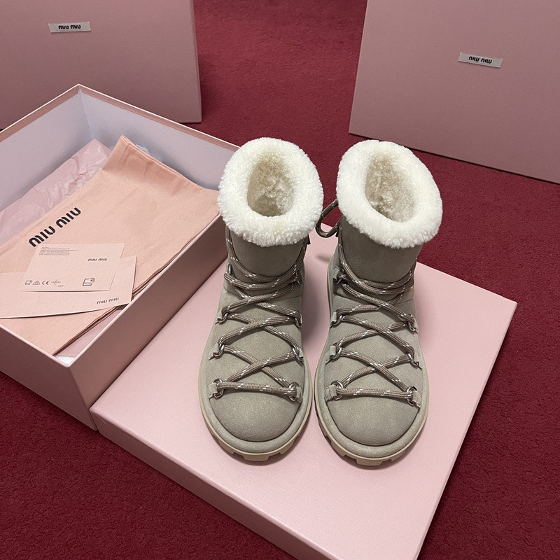 M1um1u sneaker