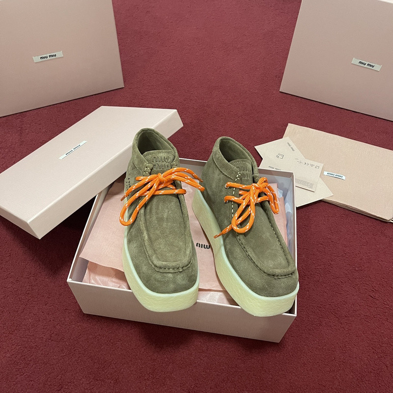 M1um1u sneaker