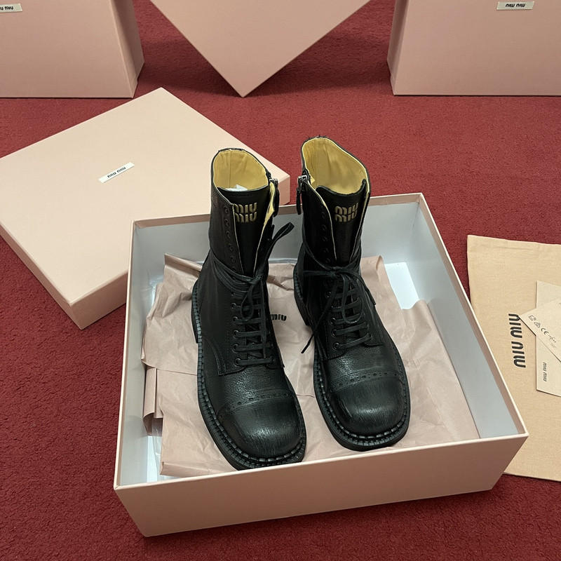 M1um1u sneaker