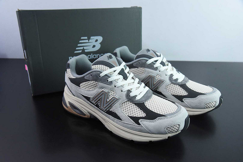 NEW BALANCE SNEAKER