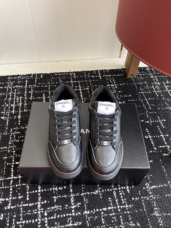 Ch**el sneaker