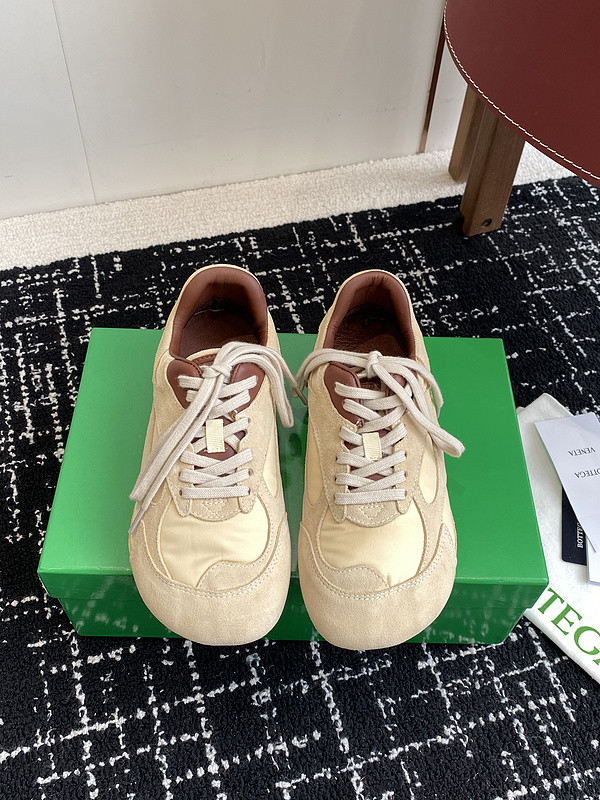 b0tt*ga Ven*ta sneaker