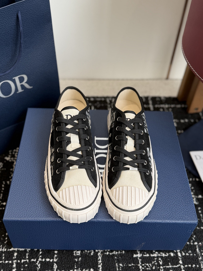 DIO* SNEAKER