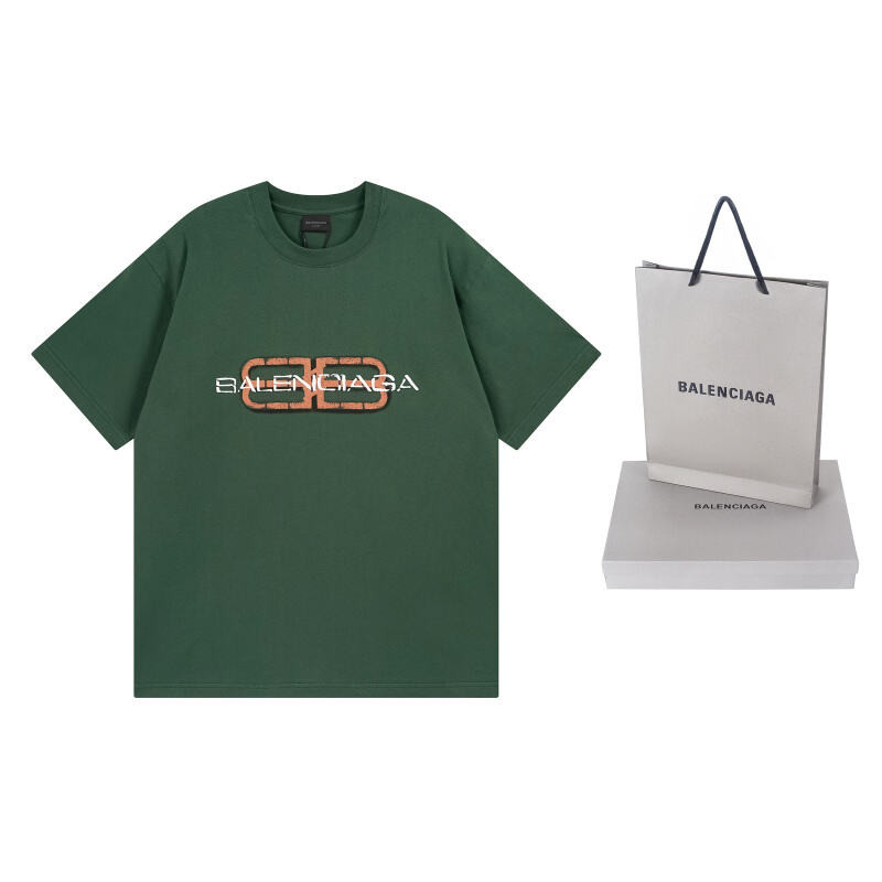 Ba1en*iaga clothes