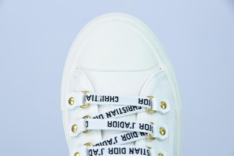 dio* low-top walk