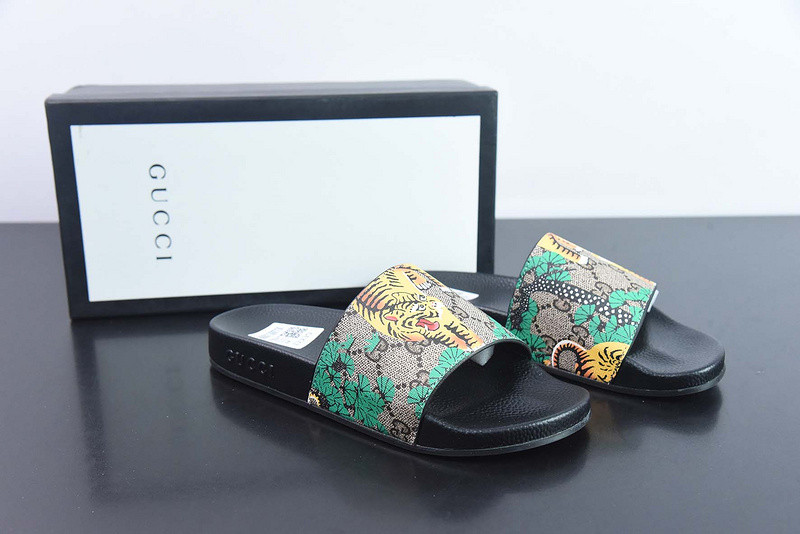 g*u*i sandals