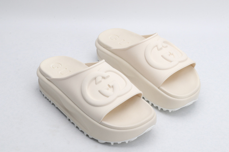 g*u*i sandals