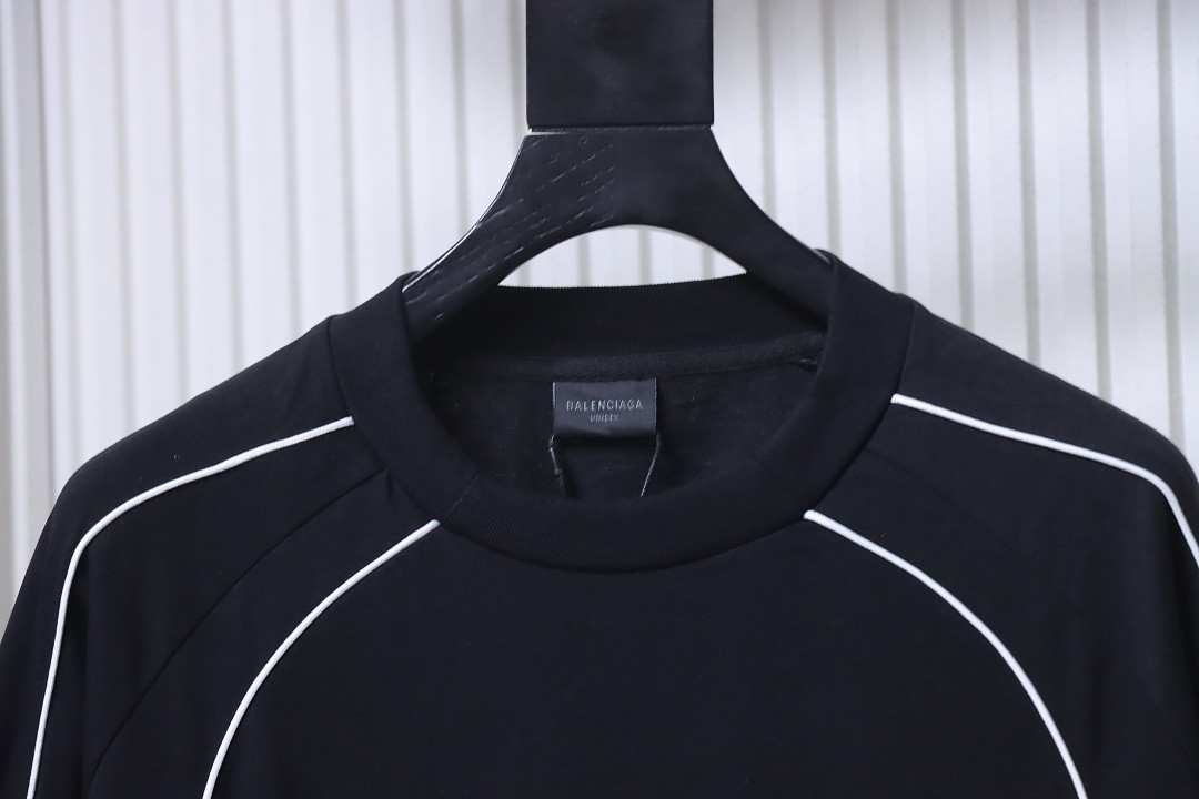 Ba1en*iaga Clothes