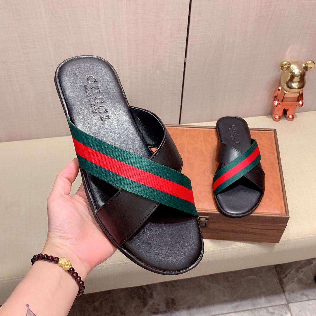 g*u*i sandals