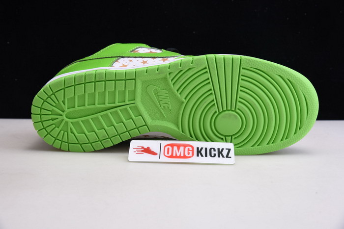 S*p*e x nike sb dunk low white/metallic gold-green dh3228-101