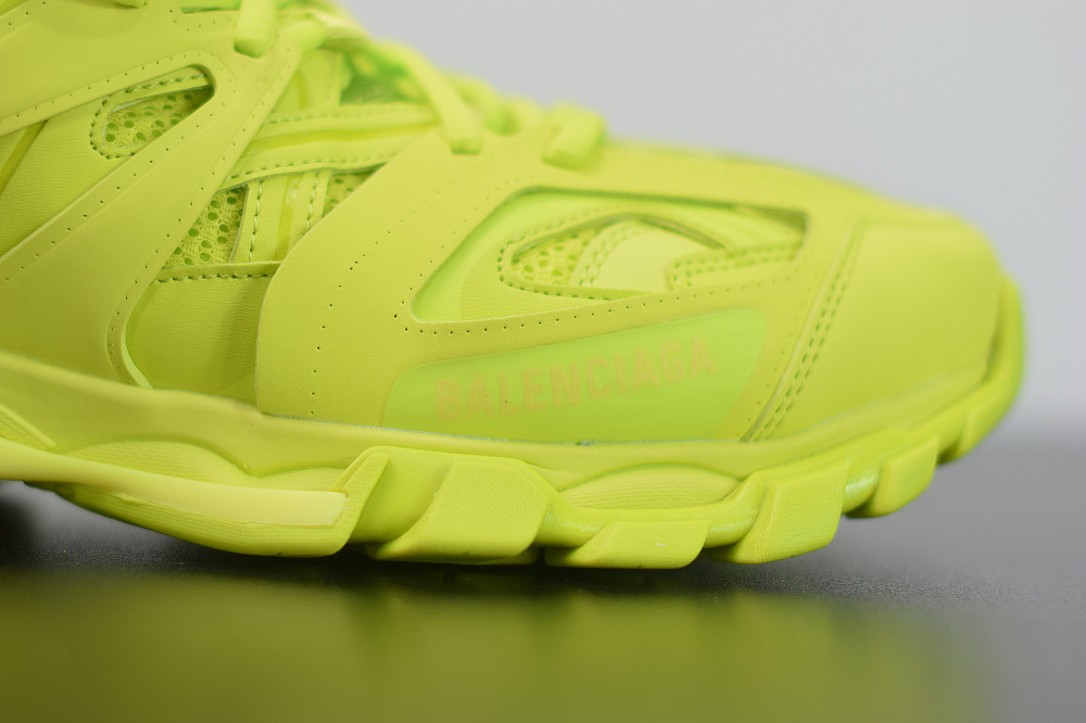 bc track sneaker