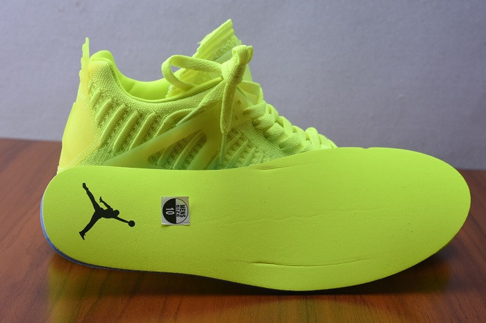 air jordan 4 retro flyknit volt aq3559-700