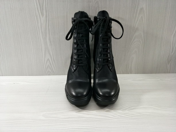 pr sneaker