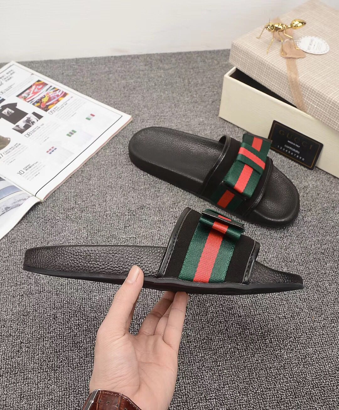 G*u*i sandals