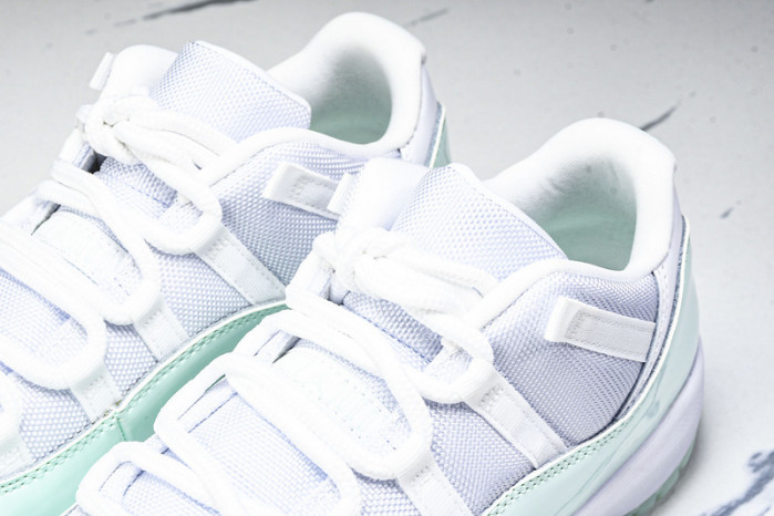 Wmns Air Jordan 11 Retro Low 