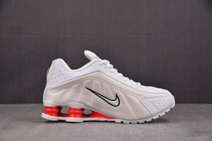 NIKE Shox R4 