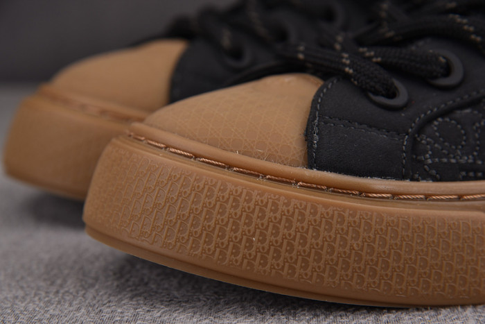 D10r b33 sneakers b330011