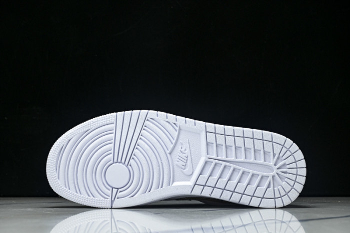 Air Jordan 1 Retro Low 