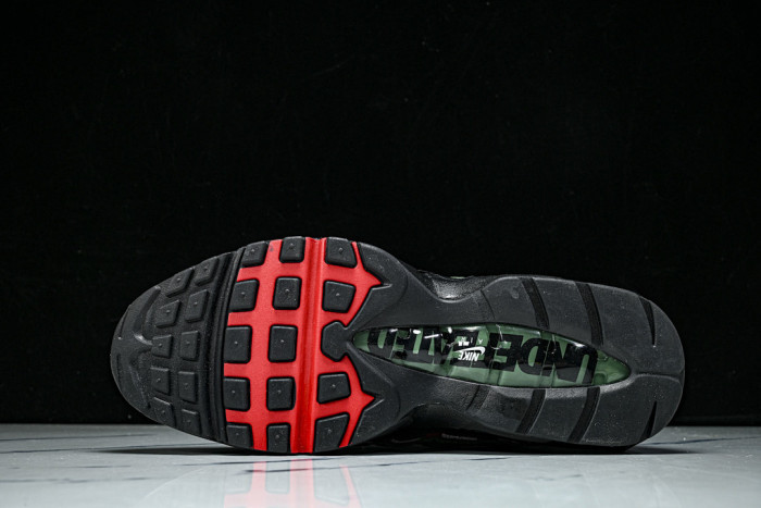 Nike Air Max 95 x UNDEFEATED 