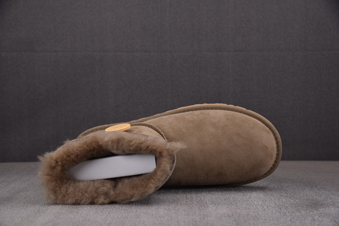 UGG Mini Bailey Button II