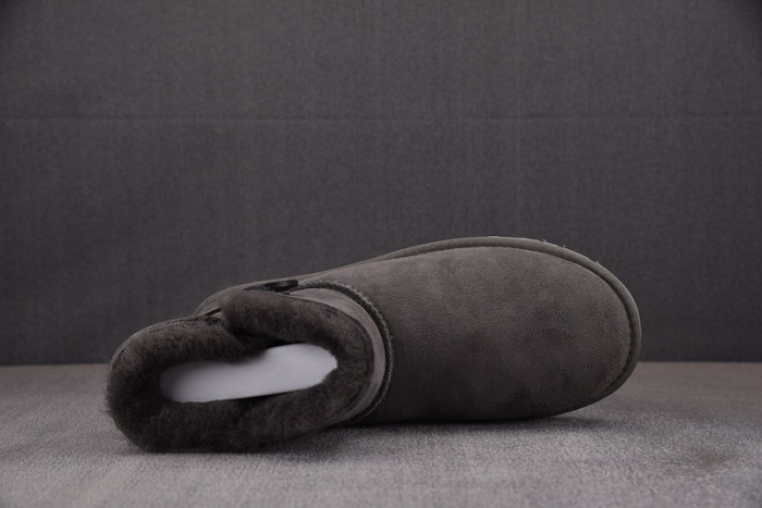 UGG Mini Bailey Button II