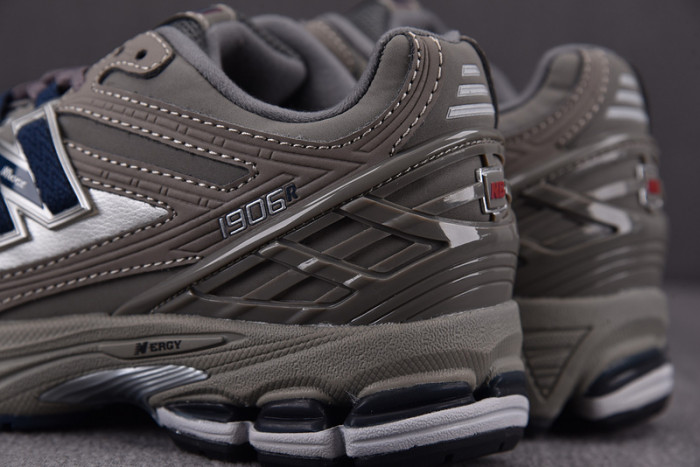 NEW BALANCE SNEAKER NB058