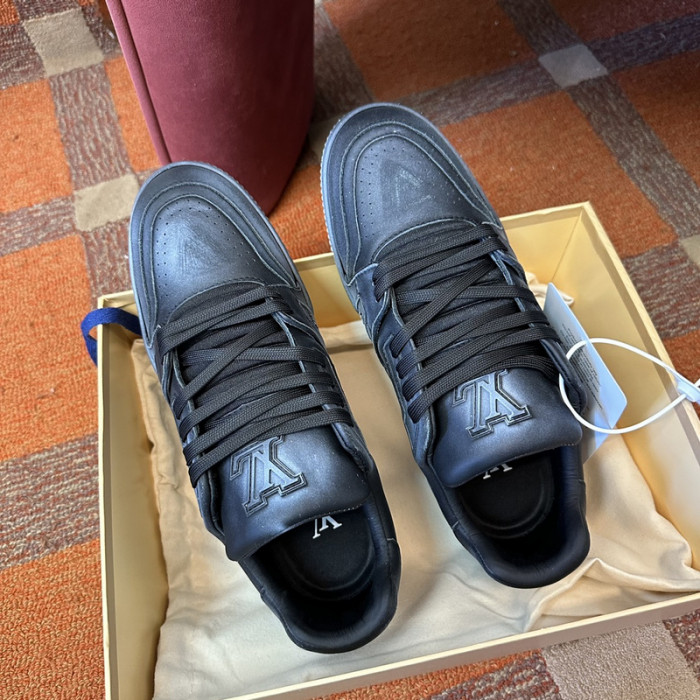 LV TRAINER SNEAKER LV-000586