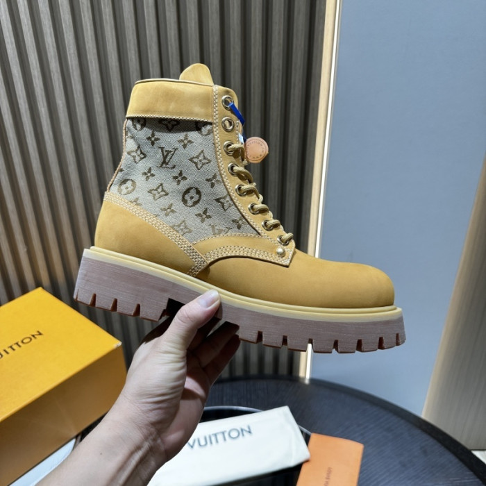 LV BOOTS L000053