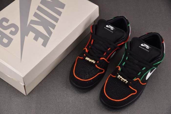 Bronx Girls Skate x Nike Dunk SB Low HV1664-001