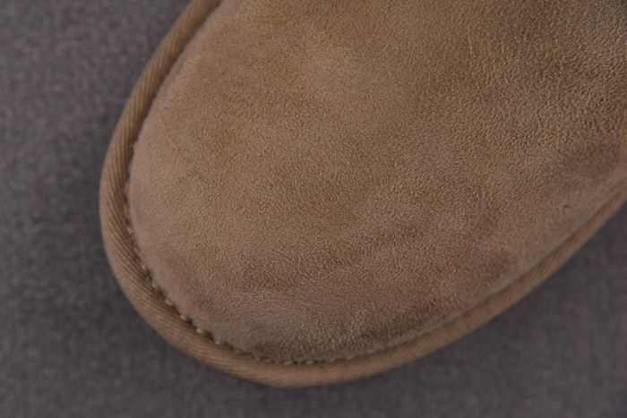 UGG Mini Bailey Button II