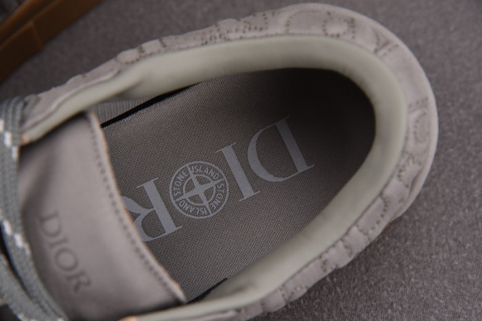 D10r b33 sneakers b330025