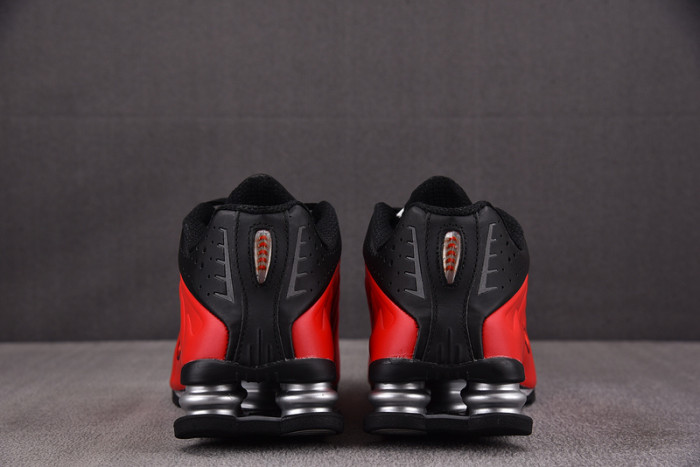 NIKE Shox R4 