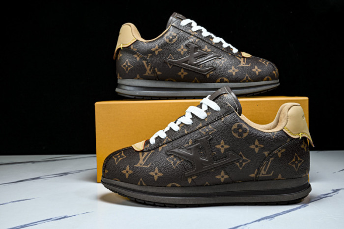 LV TRAINER SNEAKER